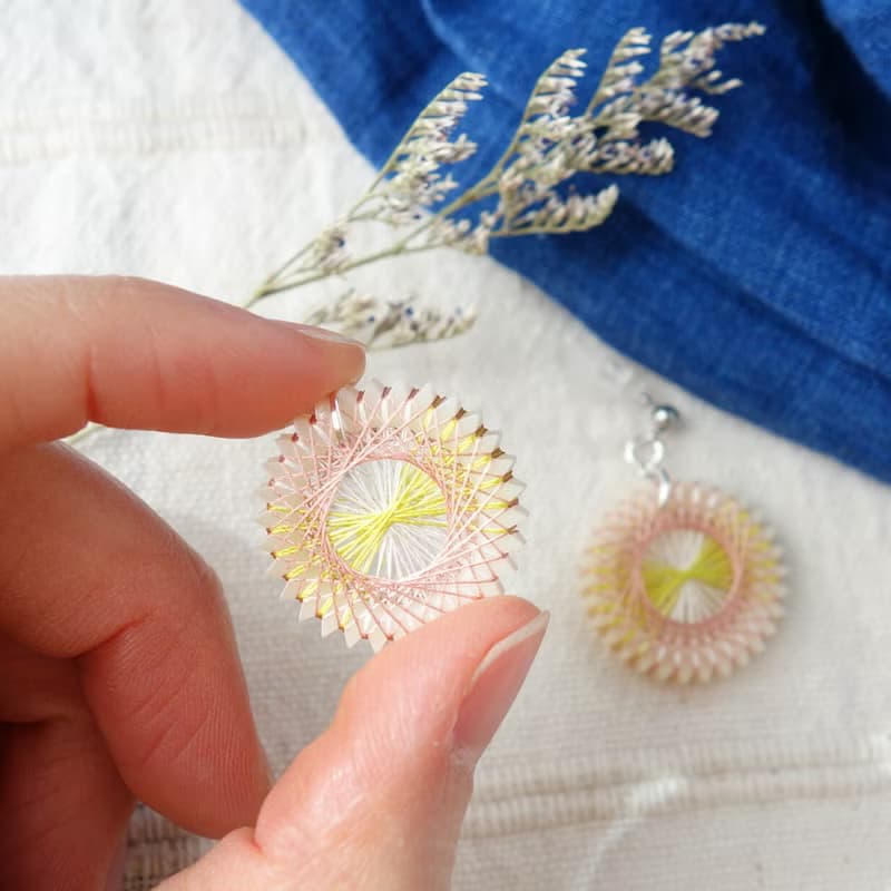 ハルジオンのイヤリング / ピアス / 絹糸 / 送料無料