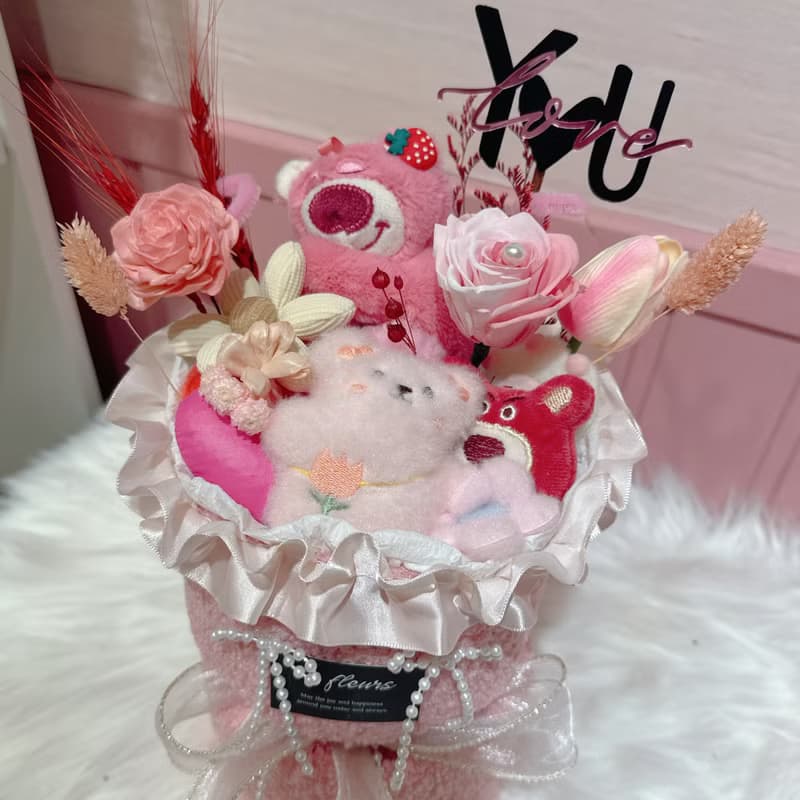 敲可愛草莓熊玩偶永生花花束 情人節花束 生日 告白 週年紀念畢業