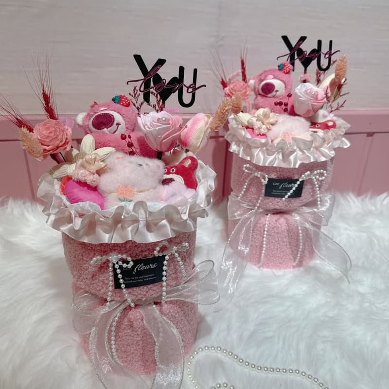 敲可愛草莓熊玩偶永生花花束 情人節花束 生日 告白 週年紀念畢業