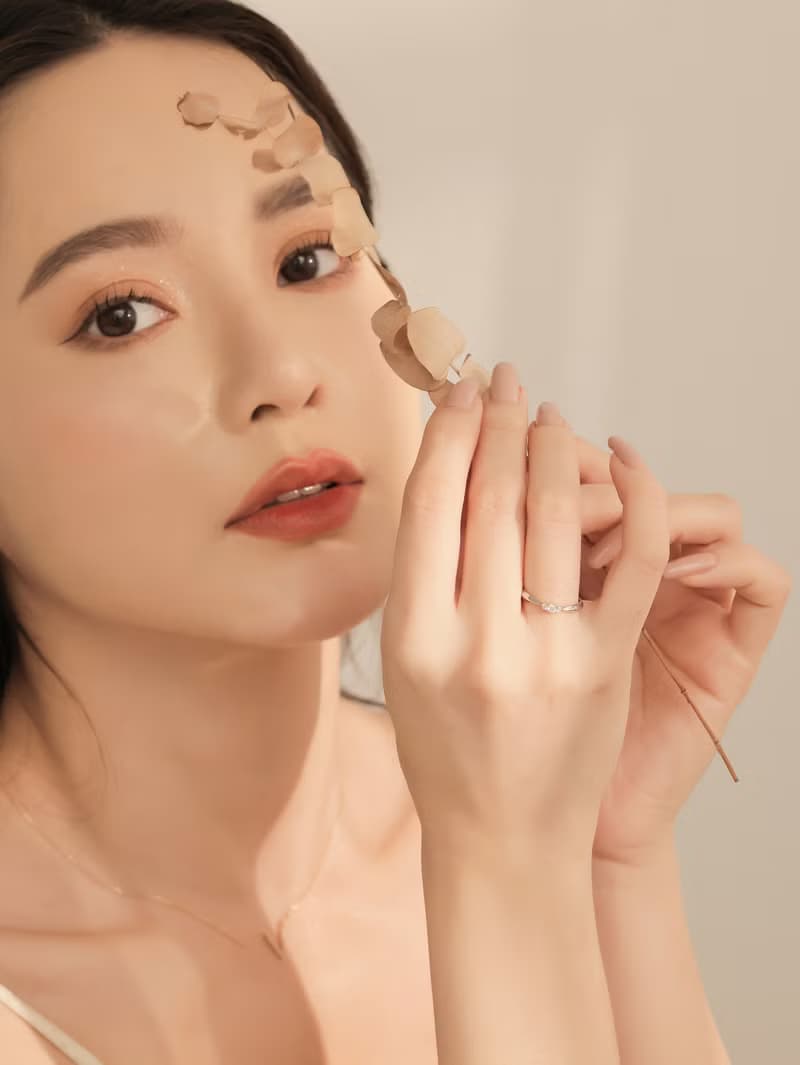 三顆小鑽。純銀戒指