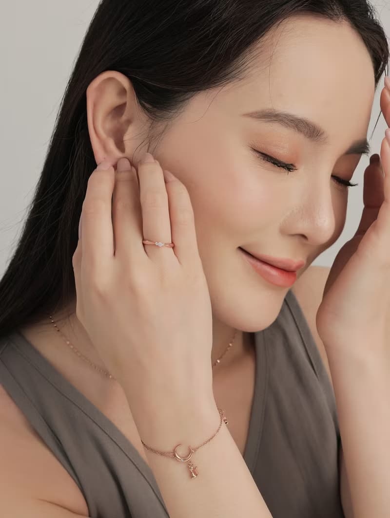 三顆小鑽。純銀戒指