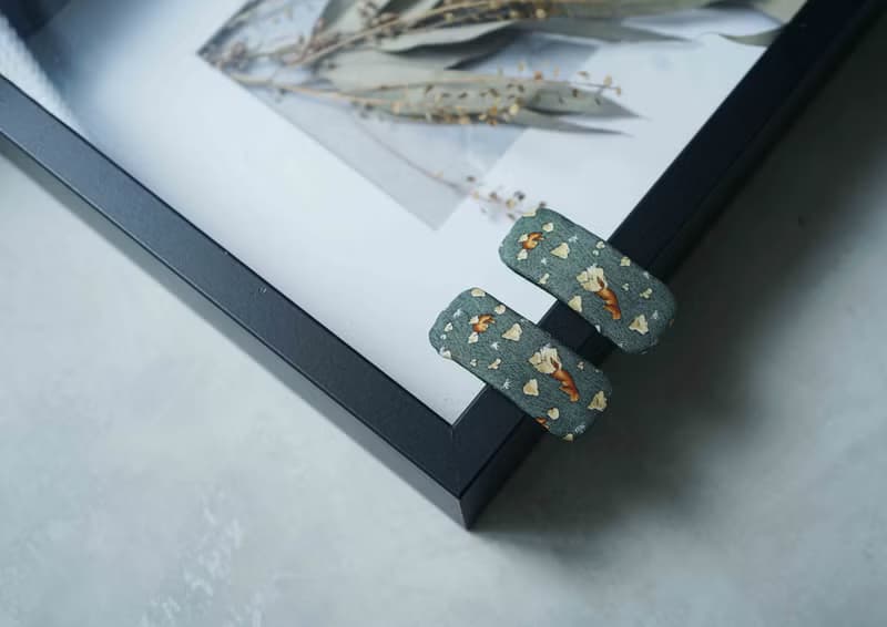 古董領帶改製髮夾-Hermès-可愛動物區狐獴-草綠-兩入一組