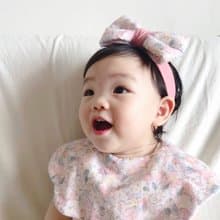 文藝粉碎花  彌月禮盒組 手工圍兜 髮帶 奶嘴鍊 滿月禮 週歲禮