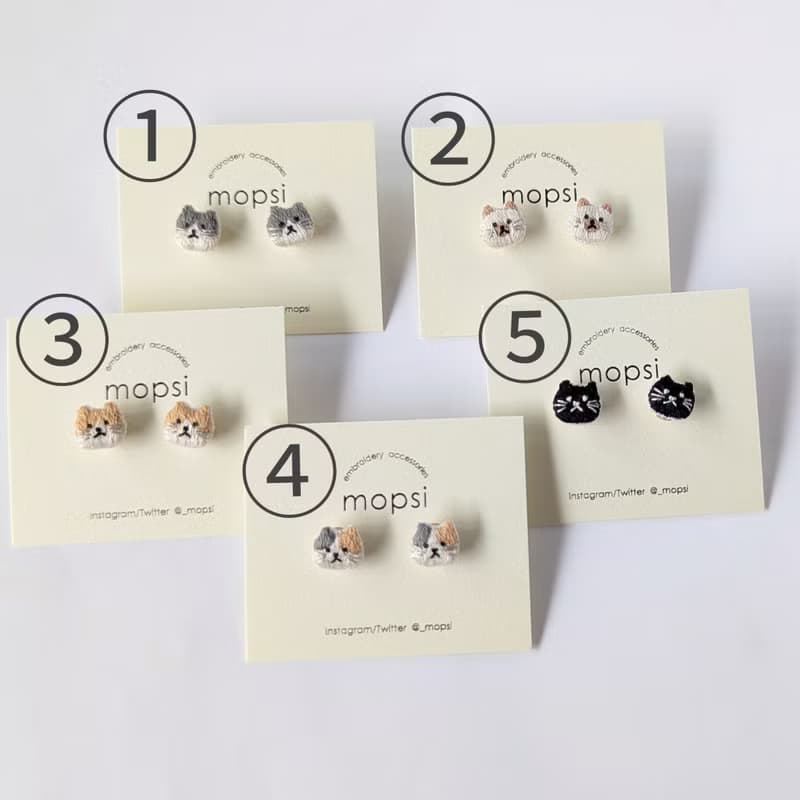 ねこの顔　刺繍ピアス/イヤリング