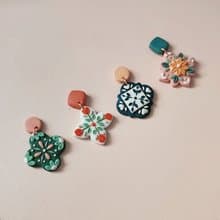 bi tile//四葉草形花磚手工軟陶耳環
