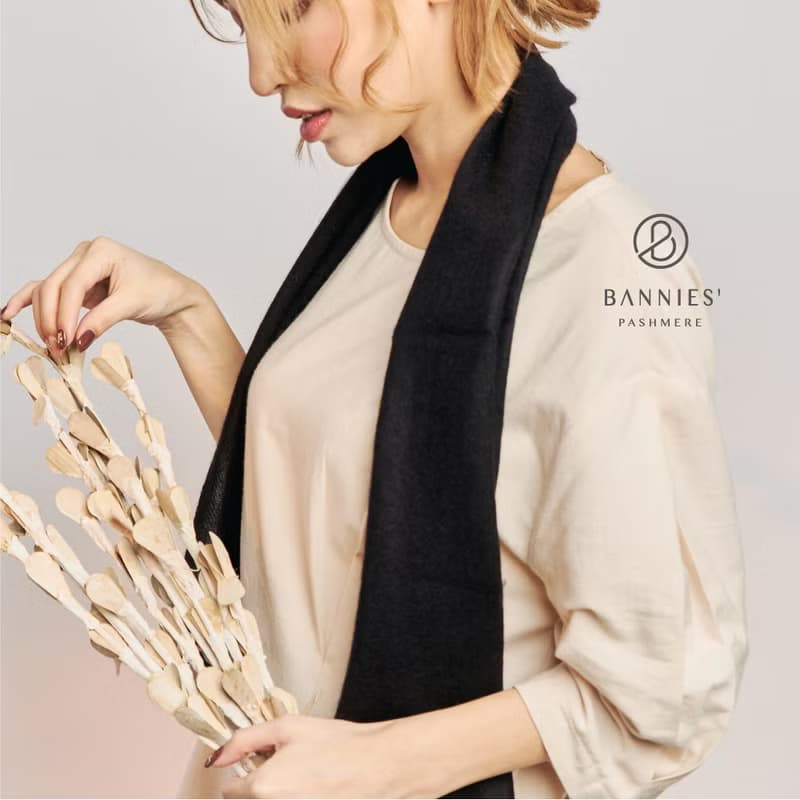 神秘黑 | 窄版素面 喀什米爾圍巾