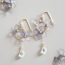 紫陽花と虹色雫のフックピアス or イヤリング