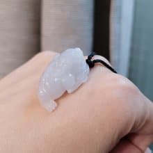 【親翠】天然翡翠 白冰嬌招財三腳金蟾肌肉男吊墜 畢業禮物
