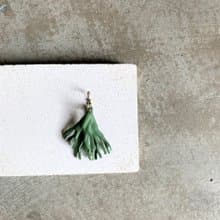 鹿角蕨耳飾(單邊)_手染塑型植鞣皮革