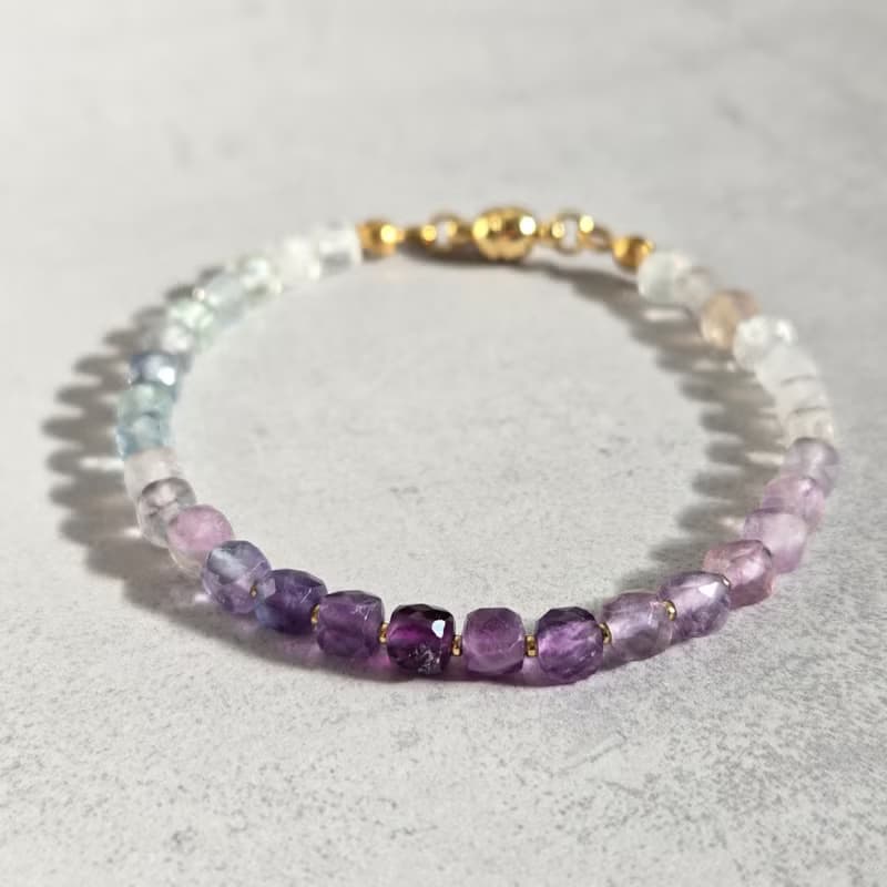 【日本製】フローライト キューブカットブレスレット – 高品質 / 金属アレルギー対応