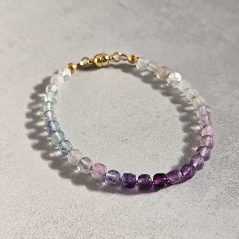 【日本製】フローライト キューブカットブレスレット – 高品質 / 金属アレルギー対応