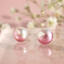 日本製　春の新色　桜ピンクとホワイトのパールピアス　イヤリング
