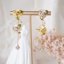 【黃色+白色繡球】手工原創 耳飾 銅線樹脂 婚禮 禮物 新年禮物