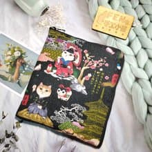 袋物系列-彩色噴墨設計師藝妓武士貓咪L型拉鍊袋鋪棉電子書保護套