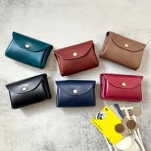 仕分けバッチリ コロンとかわいいガバッと開く手のひらサイズのじゃばらの革財布