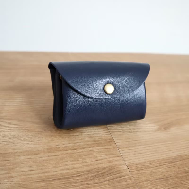仕分けバッチリ コロンとかわいいガバッと開く手のひらサイズのじゃばらの革財布