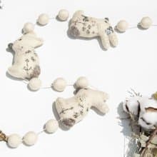 羊毛氈掛飾/羊毛氈吊飾/嬰兒床吊飾/童房掛飾-北歐風刺繡兔子鈴鐺