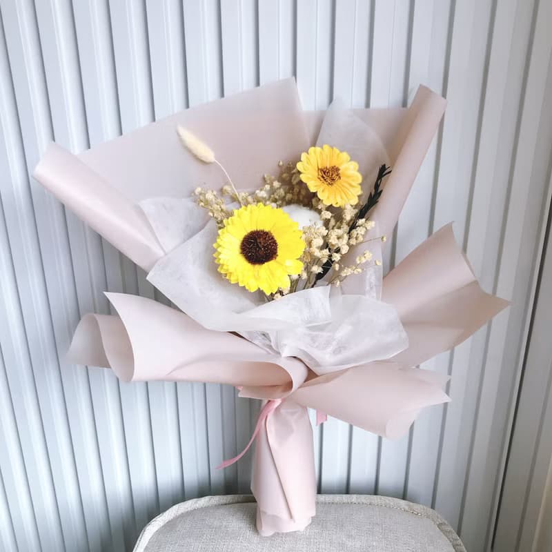 畢業花束-向日葵大型乾燥花束。乾燥花束。向日葵花束。求婚花束