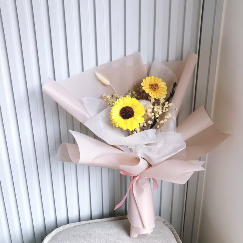 畢業花束-向日葵大型乾燥花束。乾燥花束。向日葵花束。求婚花束