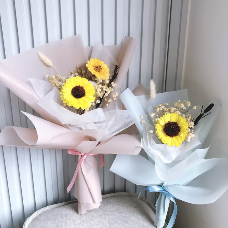 畢業花束-向日葵大型乾燥花束。乾燥花束。向日葵花束。求婚花束