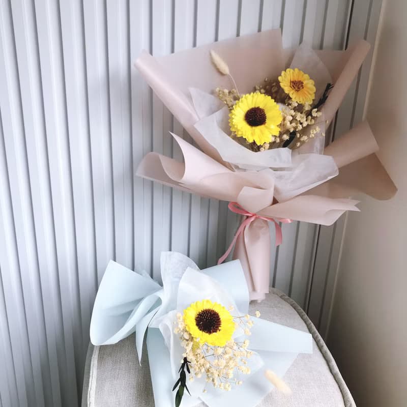 畢業花束-向日葵大型乾燥花束。乾燥花束。向日葵花束。求婚花束