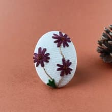 チョコレートコスモス刺繍ブローチ