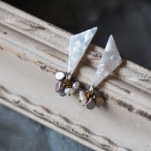 復古孔雀魚 融彩切割耳環 貝殼白