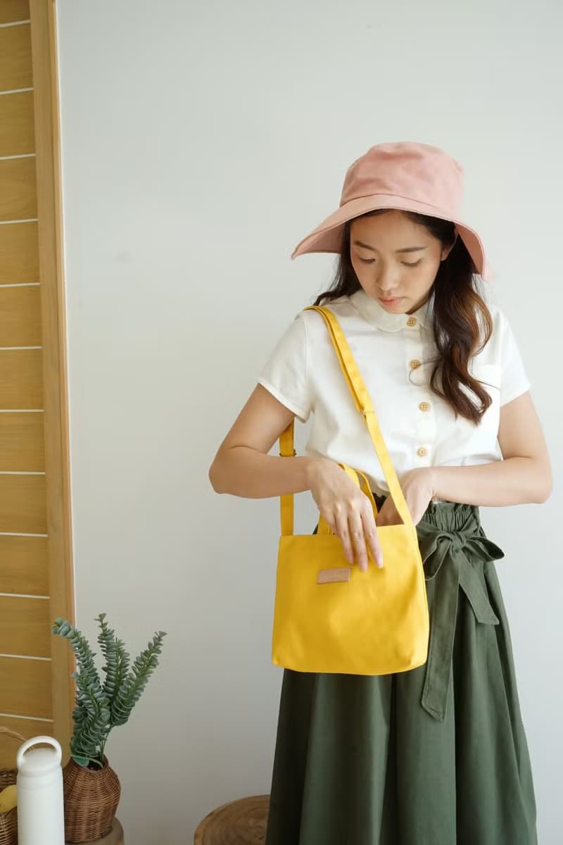 PETITE - canvas crossbody (yellow)