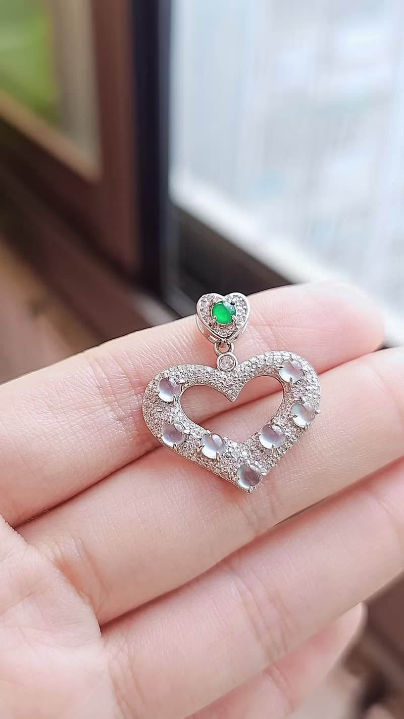 |甜心藍剛|A貨翡翠冰玻淡藍剛蛋面3.5mm純銀鍍18k豪鑲愛心吊墜