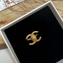 Chanel 鈕扣 老件新作 小香金色CC Logo書包扣戒指