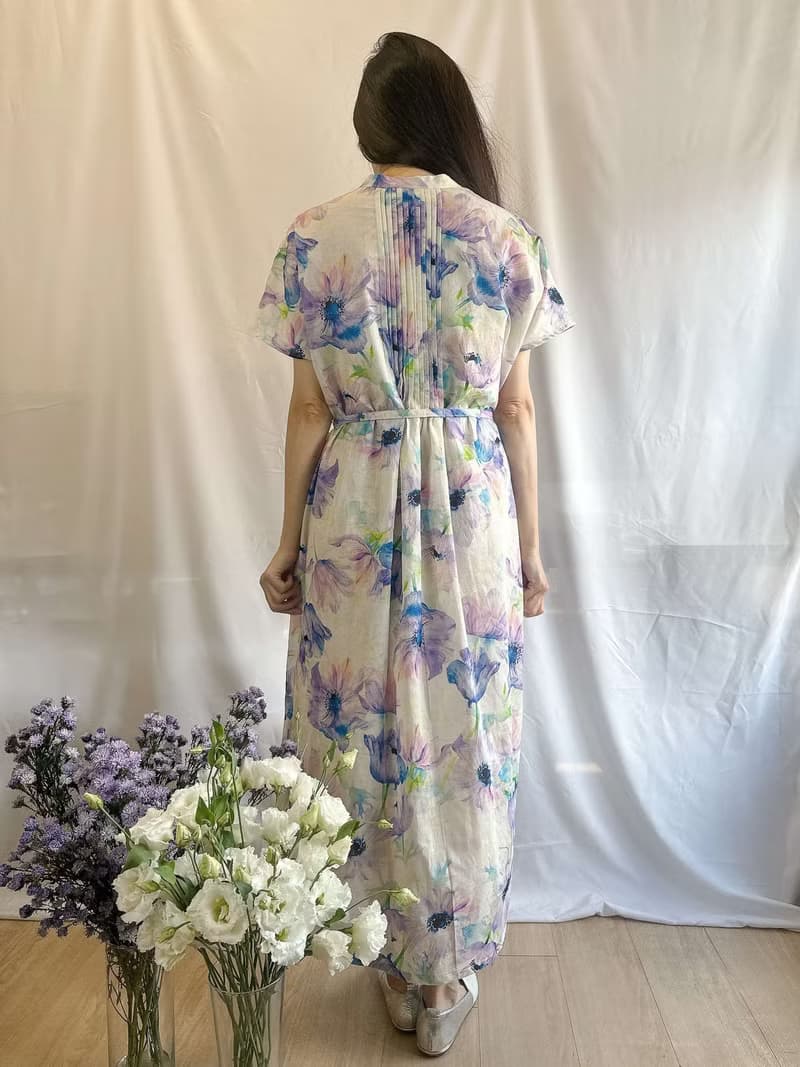 飄逸銀蓮花印花棉麻細壓褶開襟垂袖小立領長版襯衫洋裝