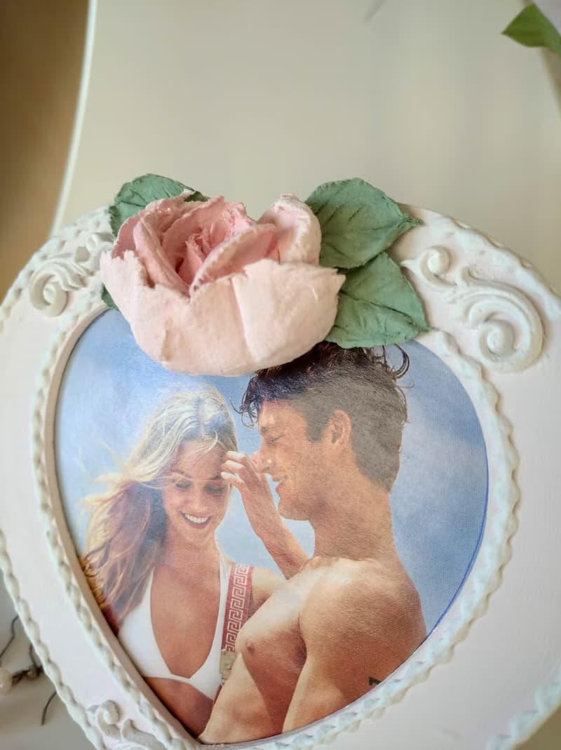 相框 愛心相框 Small heart-shaped photo frame with rose Pink picture frame Wedding gift