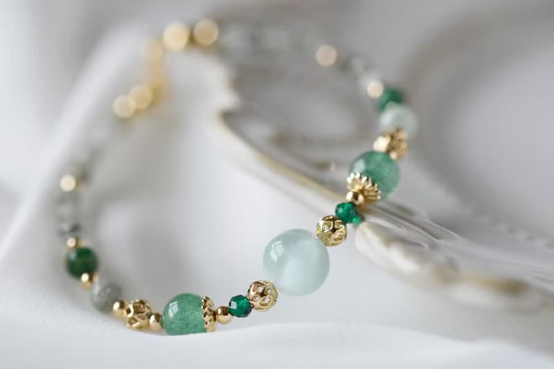 讚訟。綠海紋石 綠草莓晶 翡翠 綠尖晶 鉻雲母 天然石水晶 手鍊