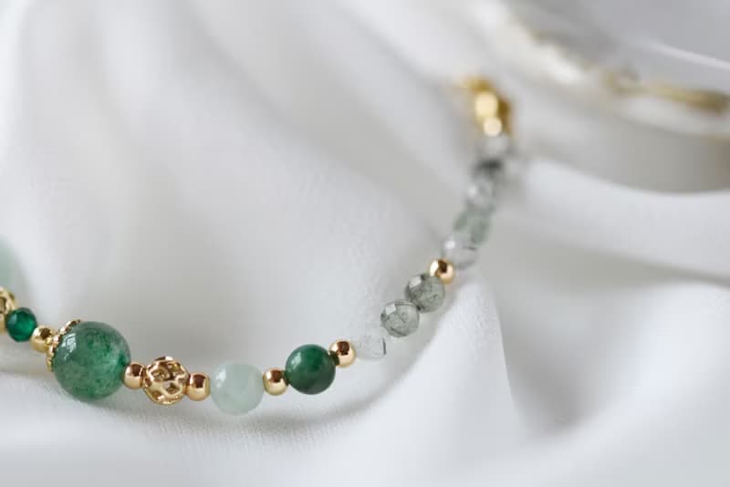 讚訟。綠海紋石 綠草莓晶 翡翠 綠尖晶 鉻雲母 天然石水晶 手鍊