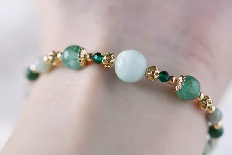 讚訟。綠海紋石 綠草莓晶 翡翠 綠尖晶 鉻雲母 天然石水晶 手鍊