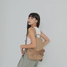 supportingrole 三角闊型真皮中性簡約休閒後背包 卡其咖啡