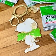 Snoopy鑰匙圈吊飾 金工琺瑯史努比 永續綠 史奴比蝴蝶結