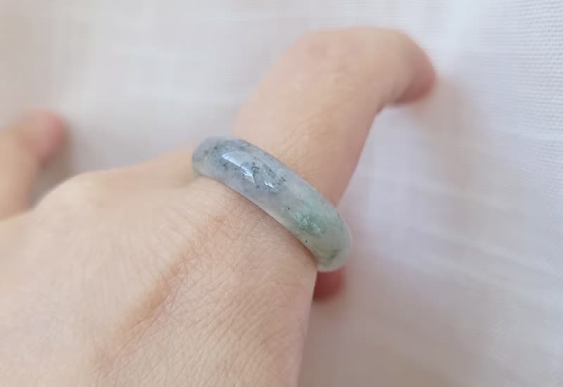【親翠】天然翡翠 高冰起瑩光超透烏雞帶綠手指鐲18號戒圈