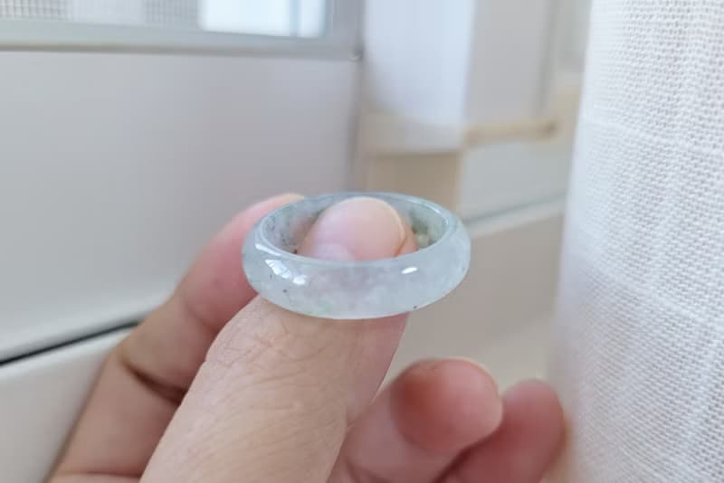 【親翠】天然翡翠 高冰起瑩光超透烏雞帶綠手指鐲18號戒圈