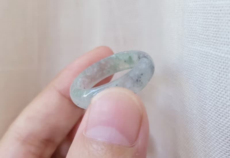 【親翠】天然翡翠 高冰起瑩光超透烏雞帶綠手指鐲18號戒圈