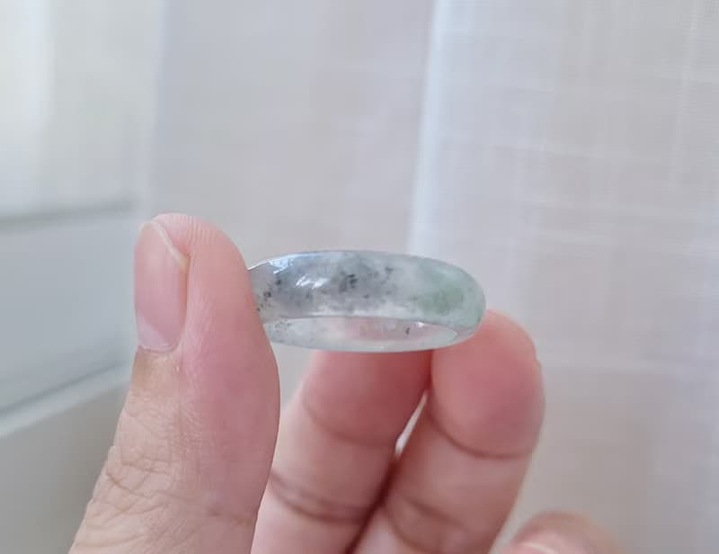 【親翠】天然翡翠 高冰起瑩光超透烏雞帶綠手指鐲18號戒圈