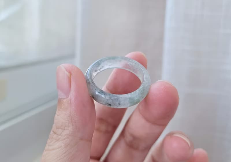 【親翠】天然翡翠 高冰起瑩光超透烏雞帶綠手指鐲18號戒圈