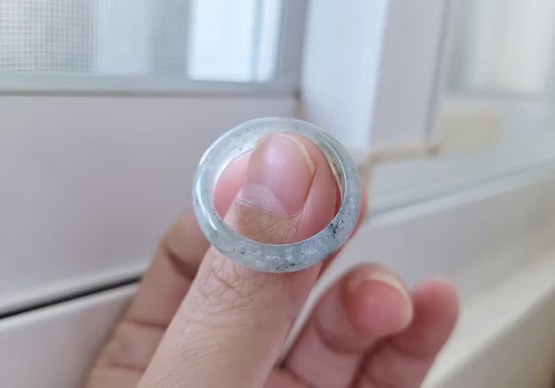 【親翠】天然翡翠 高冰起瑩光超透烏雞帶綠手指鐲18號戒圈