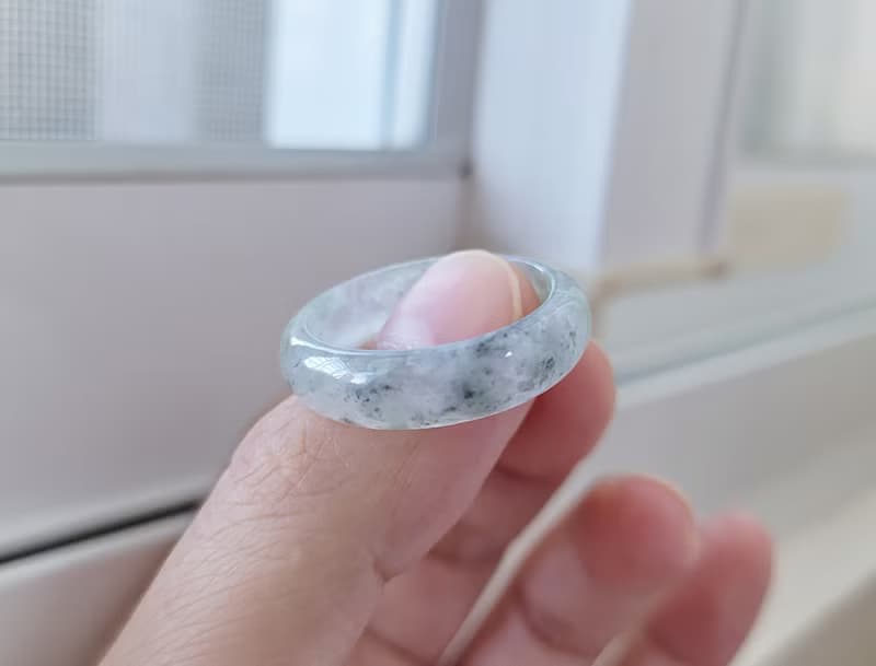 【親翠】天然翡翠 高冰起瑩光超透烏雞帶綠手指鐲18號戒圈