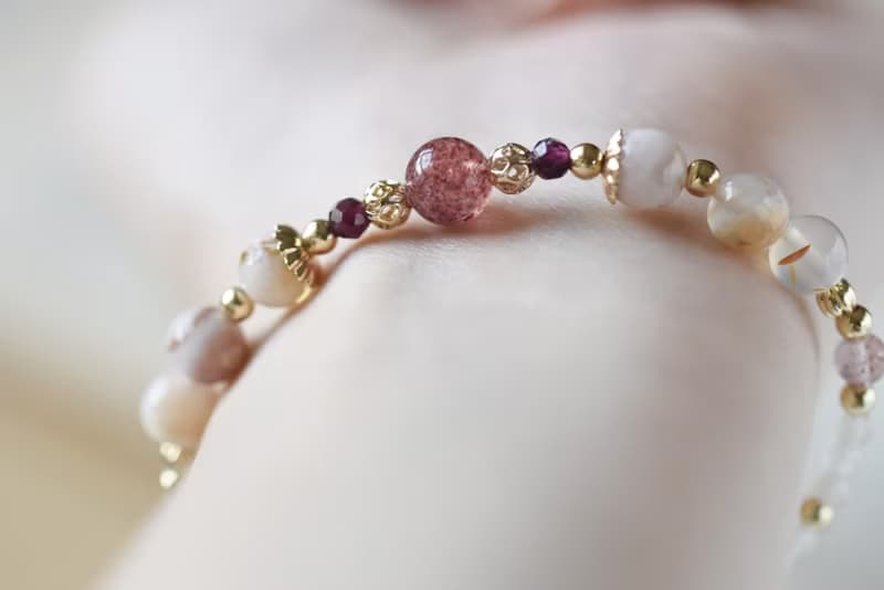 和歌。草莓晶 石榴石 櫻花瑪瑙 白月亮石 14K 天然石水晶 手鍊