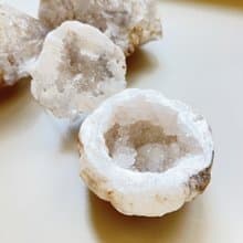 S-8 摩洛哥白水晶聚寶盆