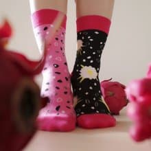 【紅肉火龍果花果襪】對稱/不對稱襪 暗夜裡的希望│愛的花火