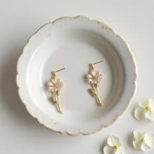 雛菊枝上詩 | 14k註金精緻小雛菊花琺瑯垂墜耳環