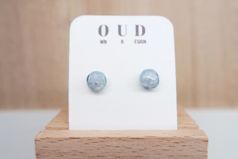 OUD原創. 手工飾品. 凝系列.粉藍珍珠白岩小耳環/耳夾