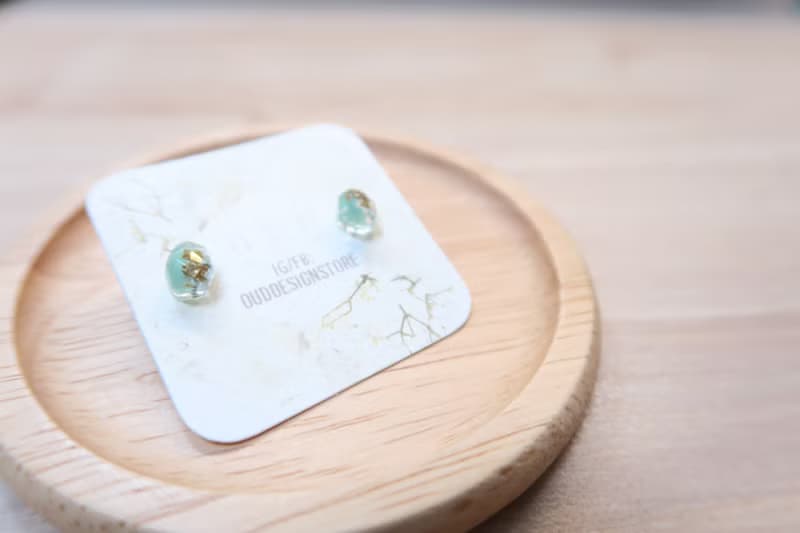 OUD原創. 手工飾品. 凝系列.粉藍珍珠白岩小耳環/耳夾